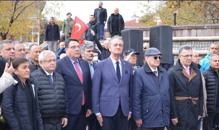 Anıtkabir'de toplanma